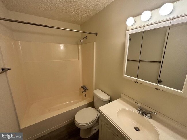 Photo - 2009 N Susquehanna Trail Unidad B