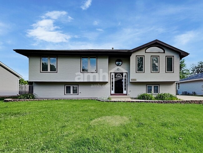 Building Photo - 7007 Lewis & Clark Dr