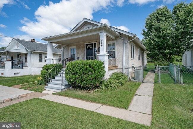 Photo - 586 Summit St