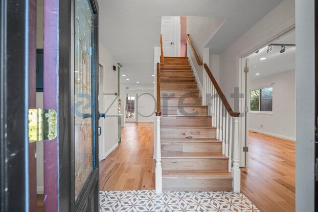 Photo - 743 Shawnee Ln