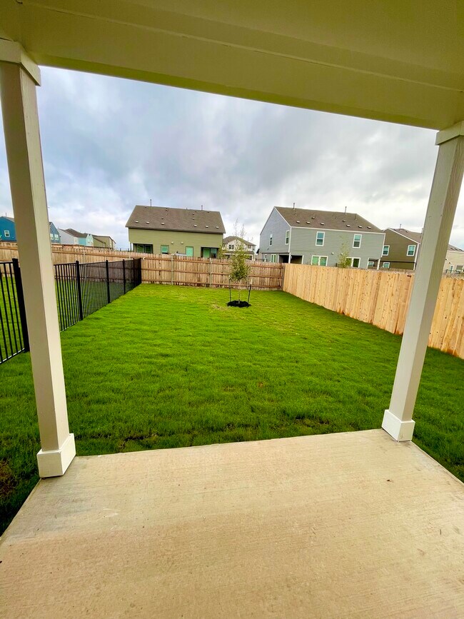 Photo - 7200 Grenadine Bloom Bnd