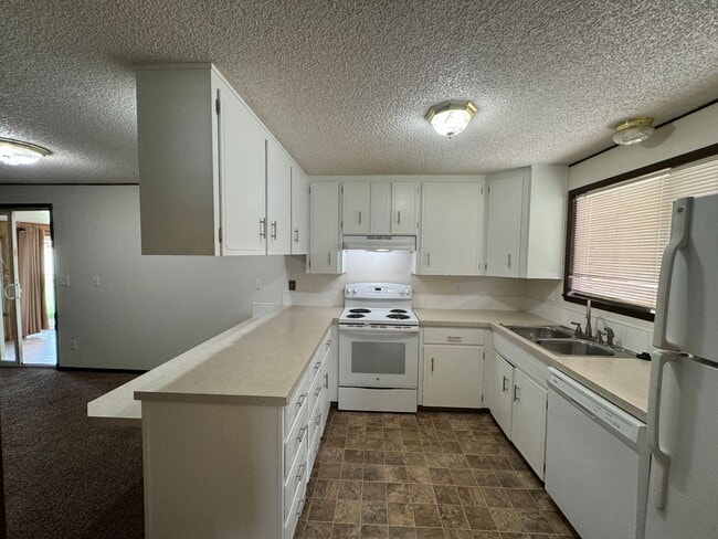 Photo - 612 S 44th Ave