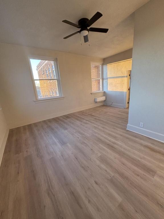 Photo - 404 E Bond St House