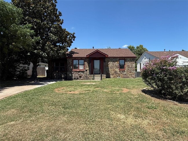 Photo - 203 W Dale St