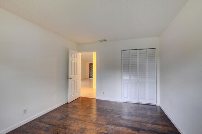 Photo - 499 Hardwood Pl