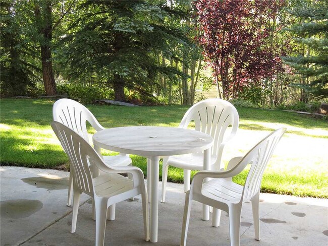 Photo - 54 Ensign Dr