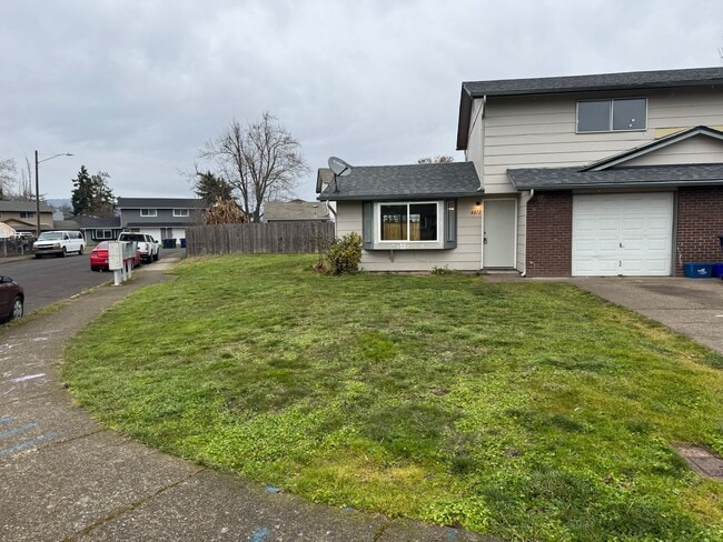 Photo - 2 bed 1 1/2 bath duplex in Springfield!