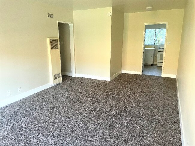 170 S Chester Ave Unit 14