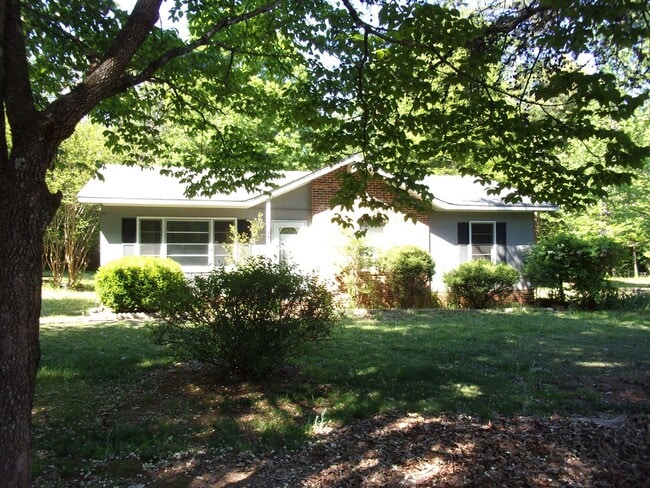 Photo - 3 Bedroom 1 1/2 Bath Home on 1 Acre in Newport
