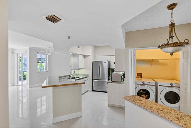 Photo - 3255 NE 184th St Unidad 12104