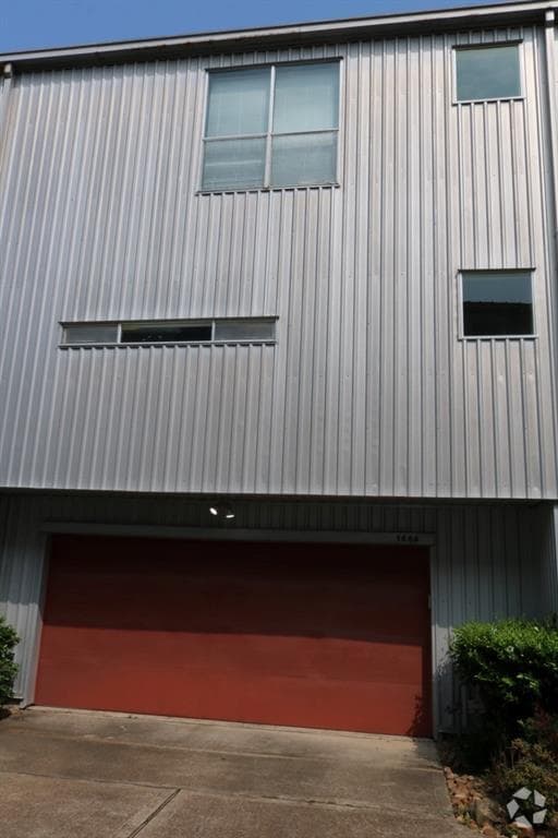 Building Photo - 1466 Dennis St Rental