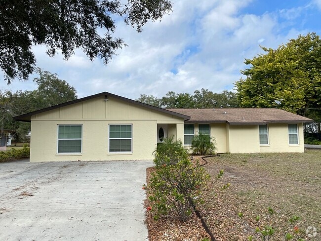 Building Photo - 2653 22nd St Unit Guest House