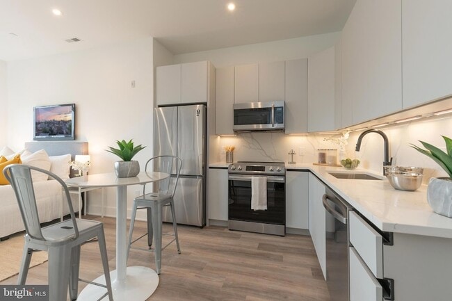 Photo - 1421 E Columbia Ave Unit 301