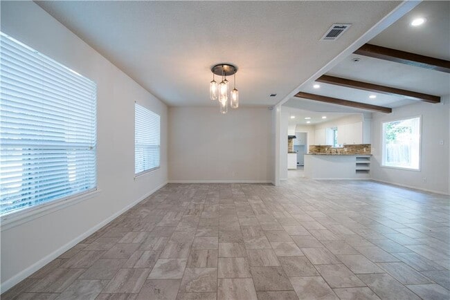 2902 Silverleaf Dr