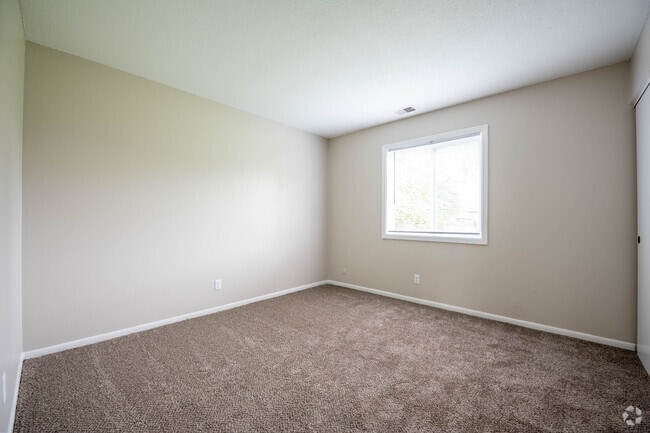2BR, 2BA - 840SF - Bedroom