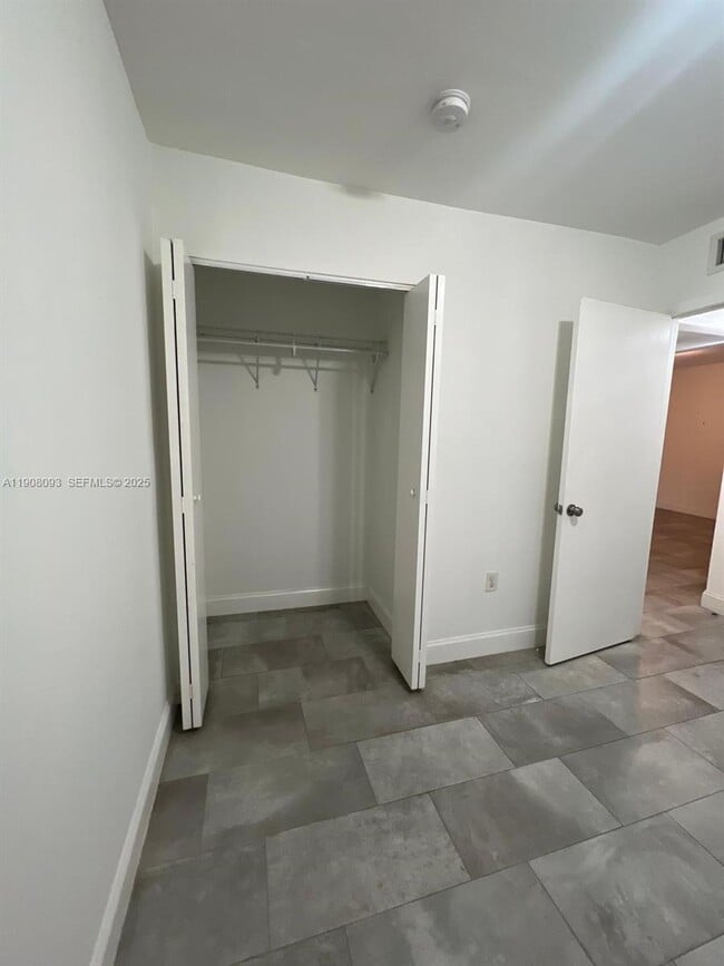 Photo - 501 NW 30th St Unidad 7