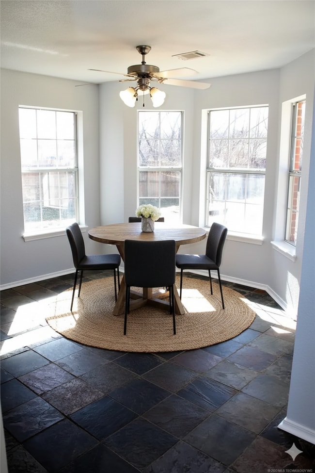 Photo - Outside Lovers Dream, 3/2 Large Fenced Yard