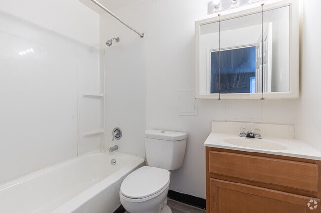 1BR, 1BA - 950SF - Ferncrest Apartments