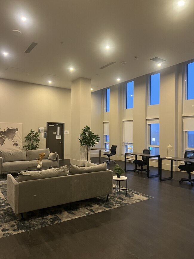 Photo - 901-901 Lougheed Hwy.