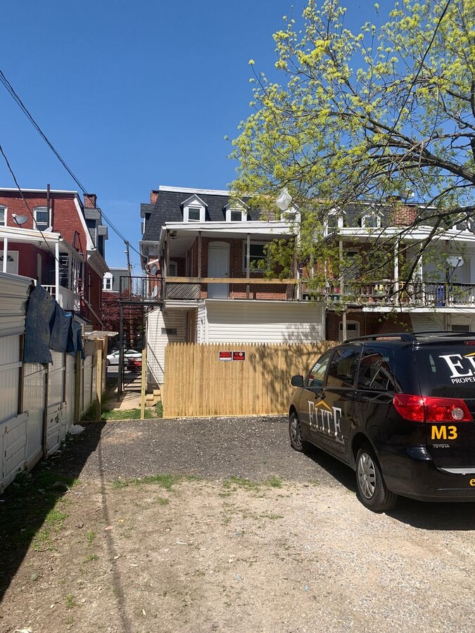 Photo - Spacious 2nd/3rd Floor 3 Bedroom Apartment York College Area-York City