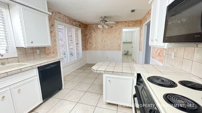 Photo - 5520 80th St