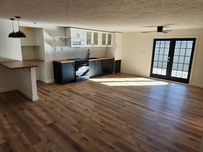 Photo - 231 N John St