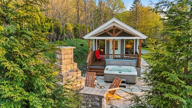 Photo - 153 Cool Springs Dr