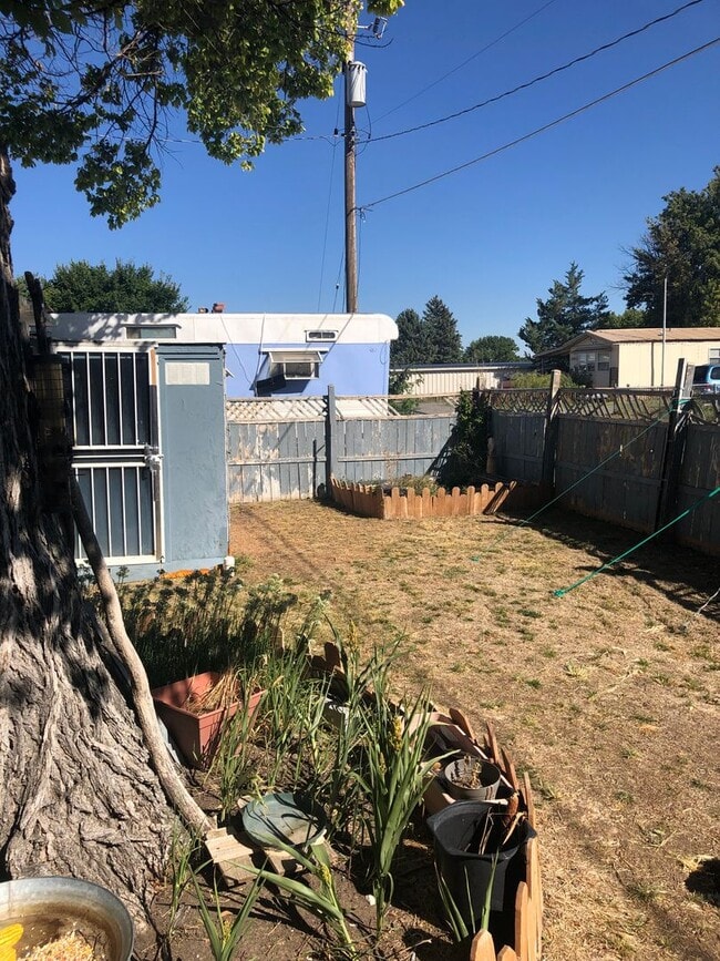 Building Photo - 2 bed 1 bath mobile home located on south ...