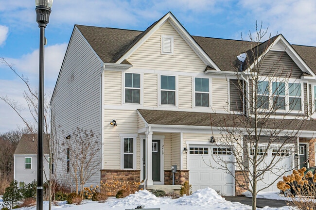 Building Photo - 2410 Lenox Dr