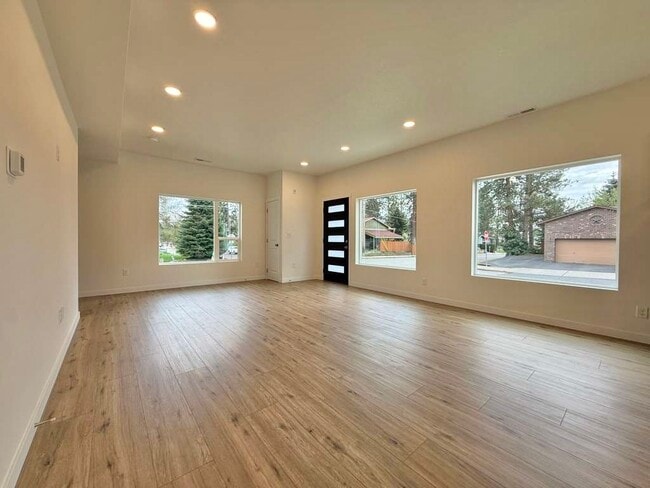 Photo - 3925 E 32nd Ave Unidad 4