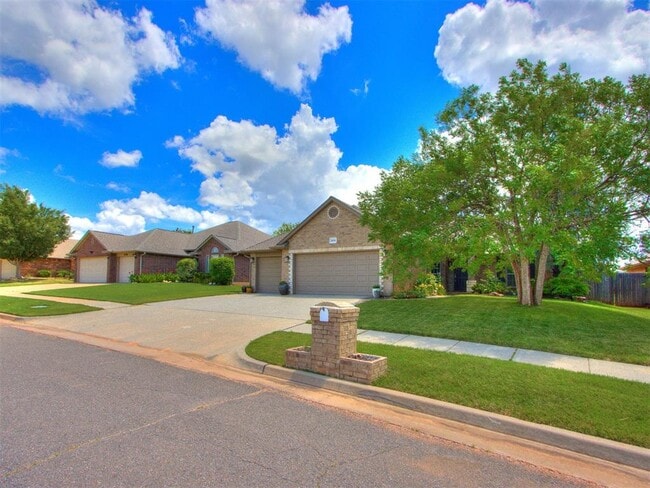 Photo - 16616 Hardwood Pl