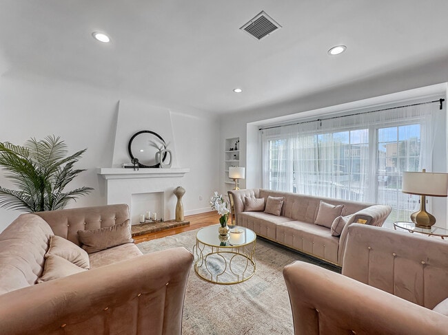 Photo - 4523 Saturn St Unidad 4523 Saturn Street