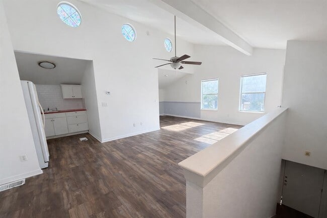 Building Photo - 212 Lessin Ln