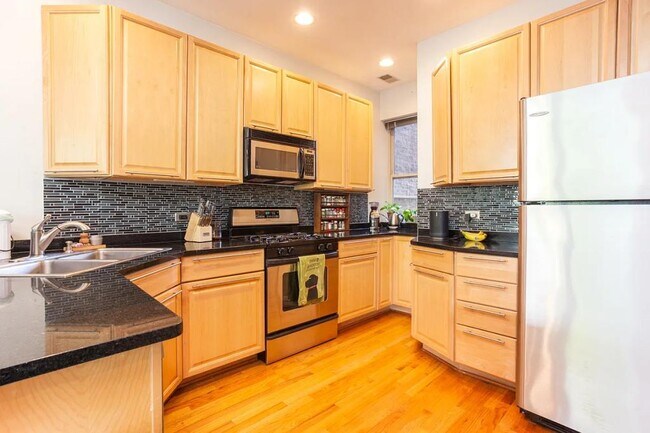 Photo - 819 W Eastwood Ave Unit 1E