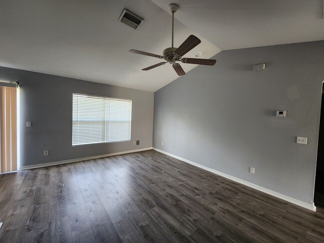 Photo - 977-979 Graystone Ave Unit 977 Graystone Ave