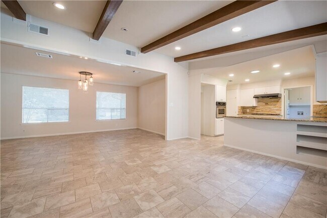 2902 Silverleaf Dr