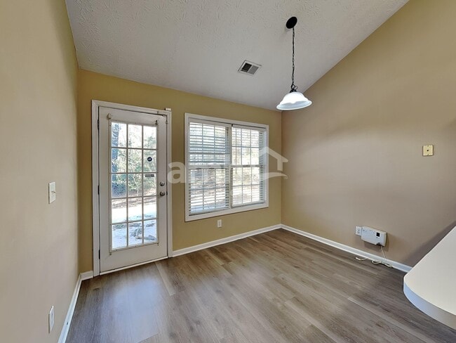 Photo - 725 Windsor Brook Ln