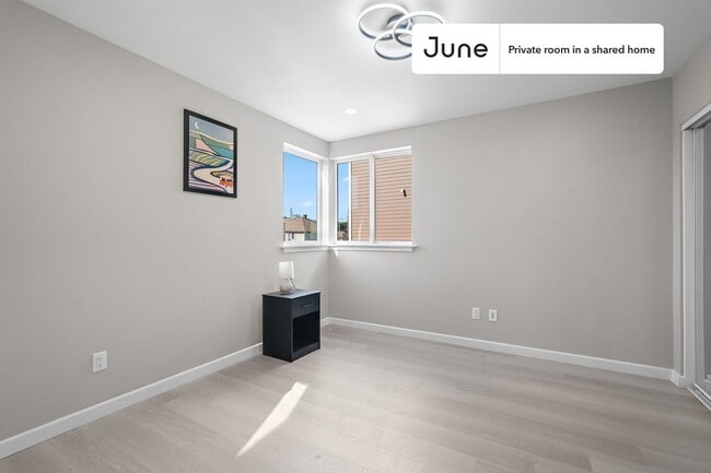 Room in Shared 5 bed/5 bath home in Boyle Heights