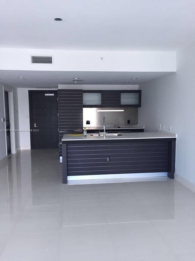 Photo - 200 Biscayne Blvd Way