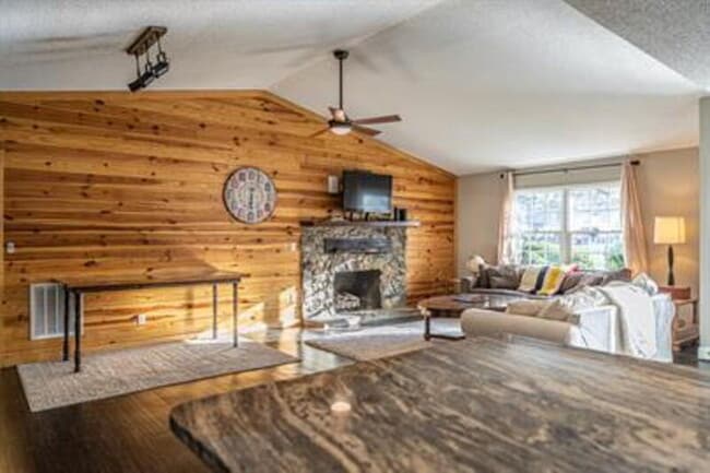Photo - 805 Barnell Dr