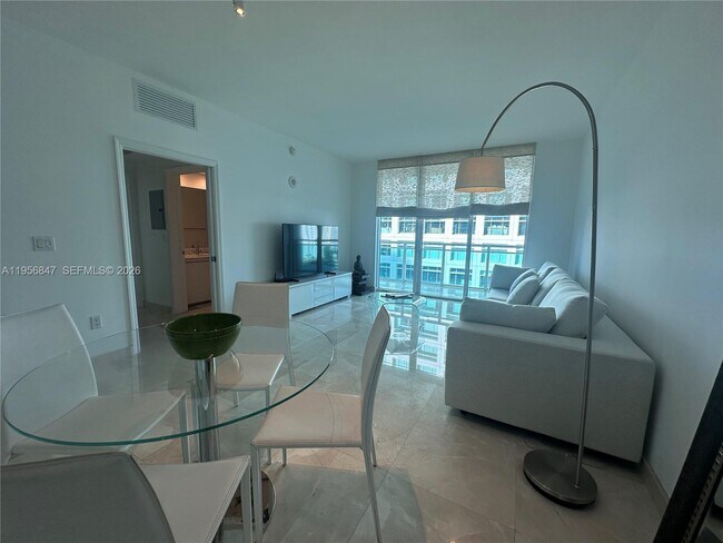 Photo - 950 Brickell Bay Dr Unidad 1402