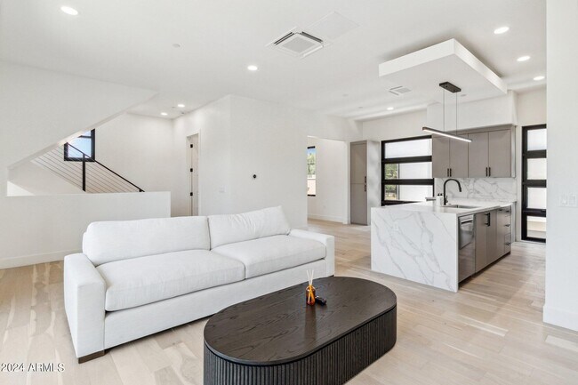 Photo - 1501 N Miller Rd