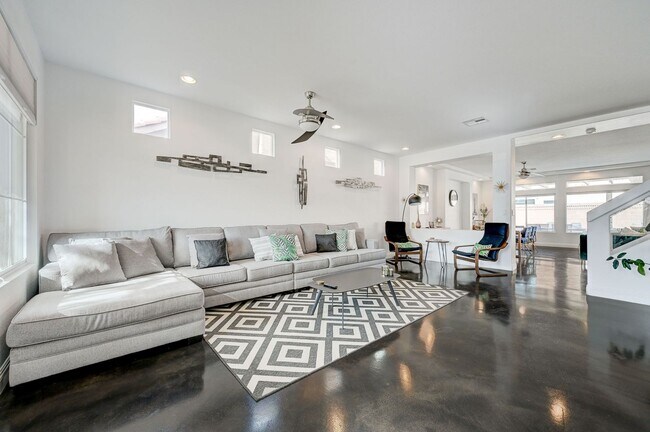 Photo - FANTASTIC FULLY UPGRADED FURNISHED RENTAL LOCATED IN THE SOUTHWEST!!!