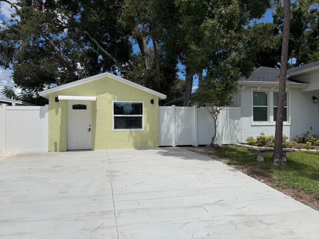 Building Photo - 5253 Burlington Ave N Unit Brand-New Detached Studio – St. Petersburg