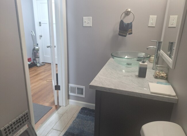 Photo - 525 Transit Cir