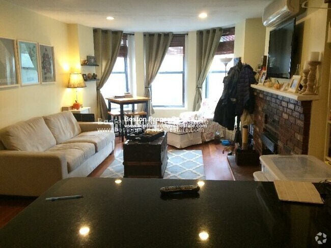 Building Photo - 497 Beacon St Unit 1 Rental