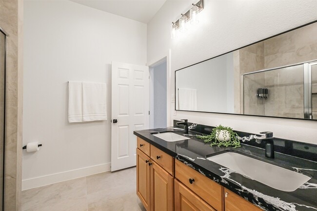 Photo - 7518 Dearborn St