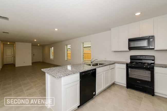 Photo - 1947 Aves Gln Ln