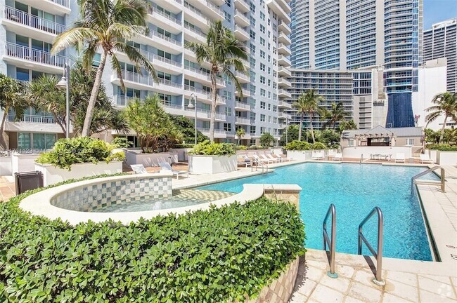 Building Photo - 1111 Brickell Bay Dr Unit 205 Rental