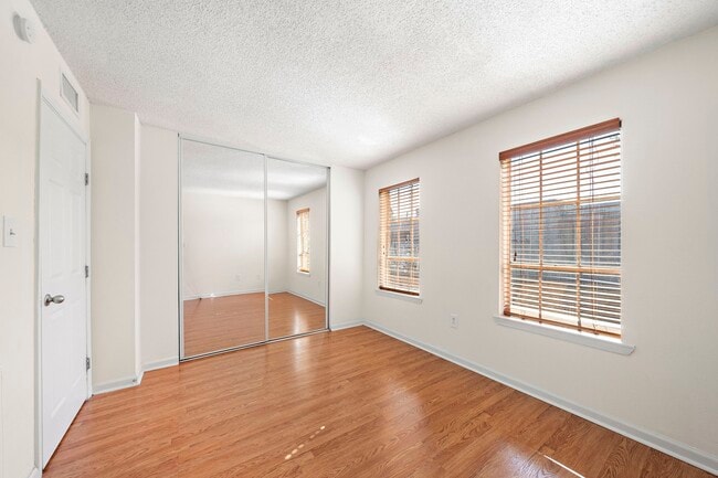 Photo - 711 Holiday Dr